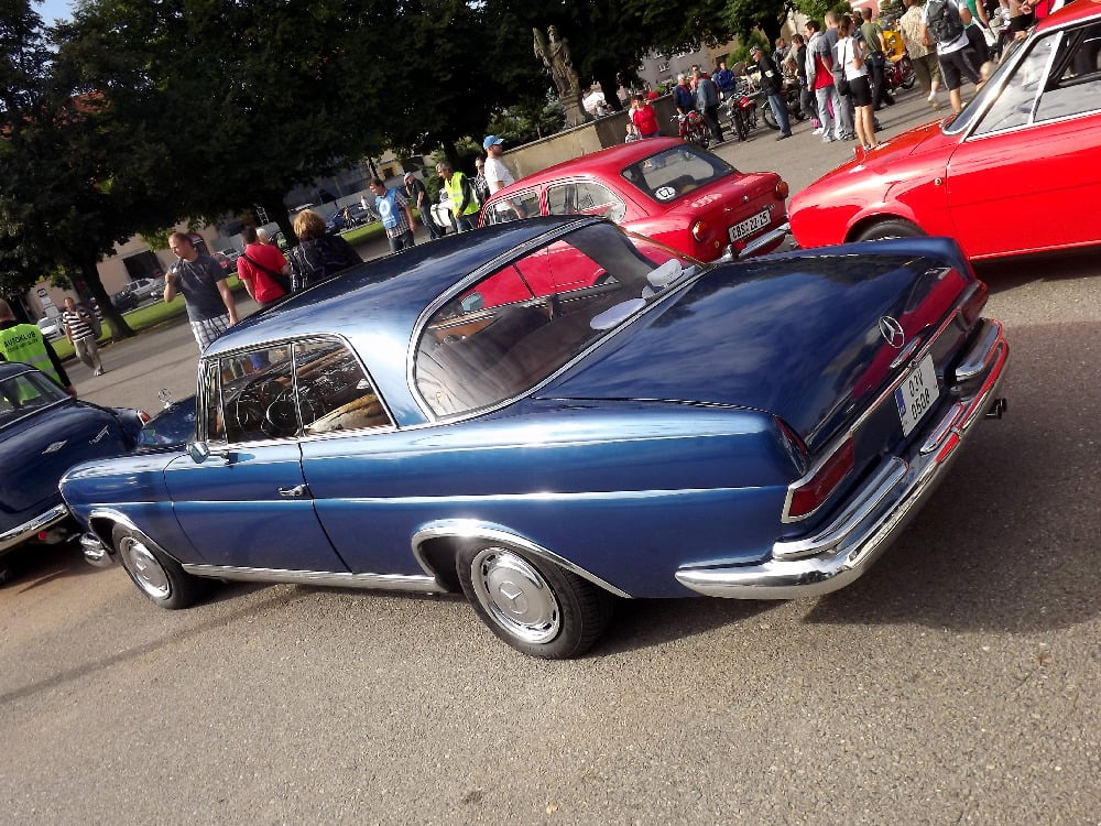Mercedes-Benz 220 SEb