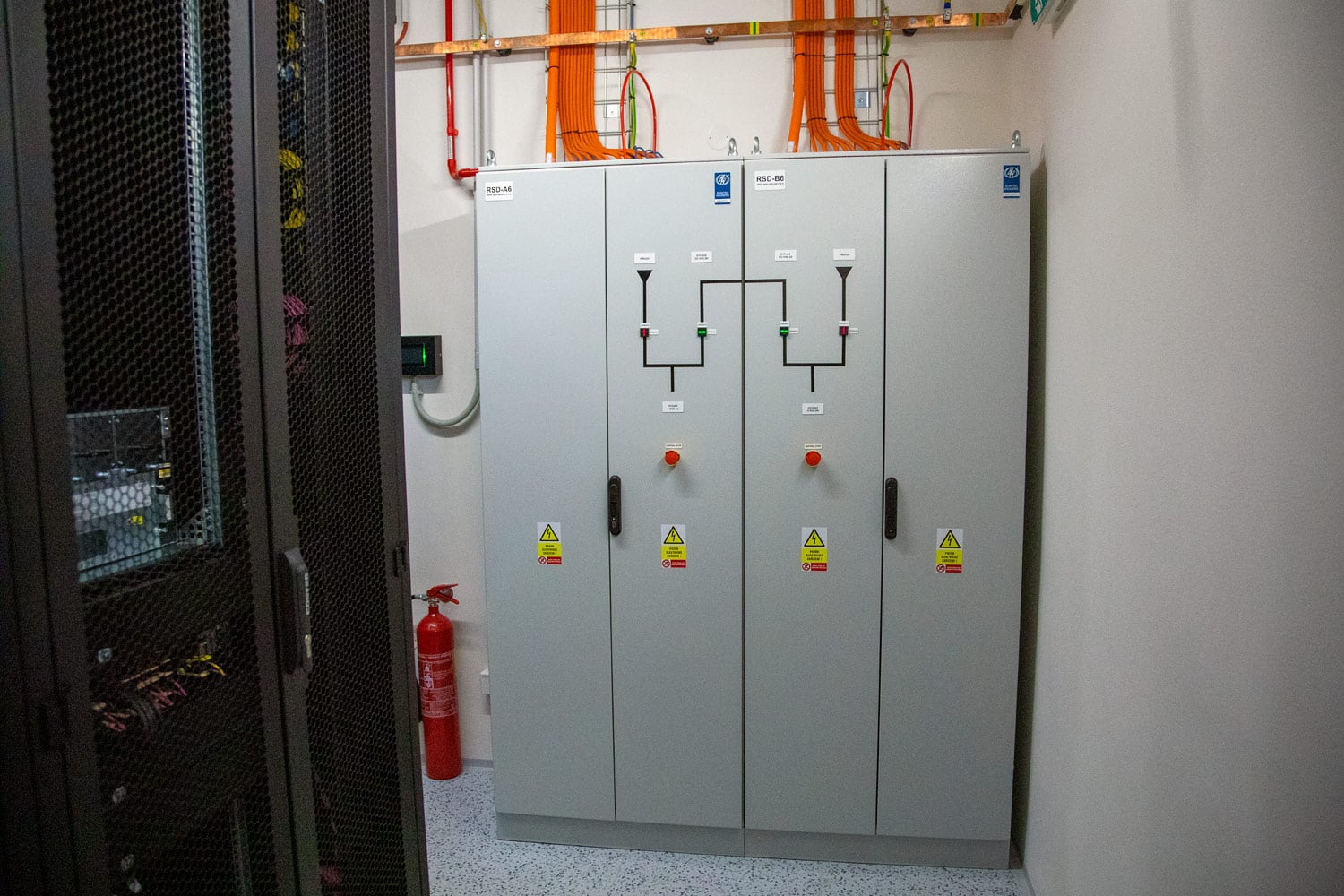 Skříně elektrických rozvaděčů pro IT zařízení.