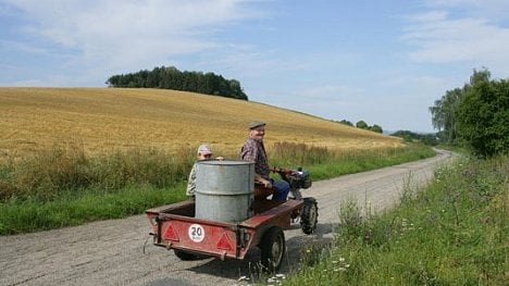 Náhledový obrázek - Vesničko má, středisková. Český venkov už dostal hodně ran