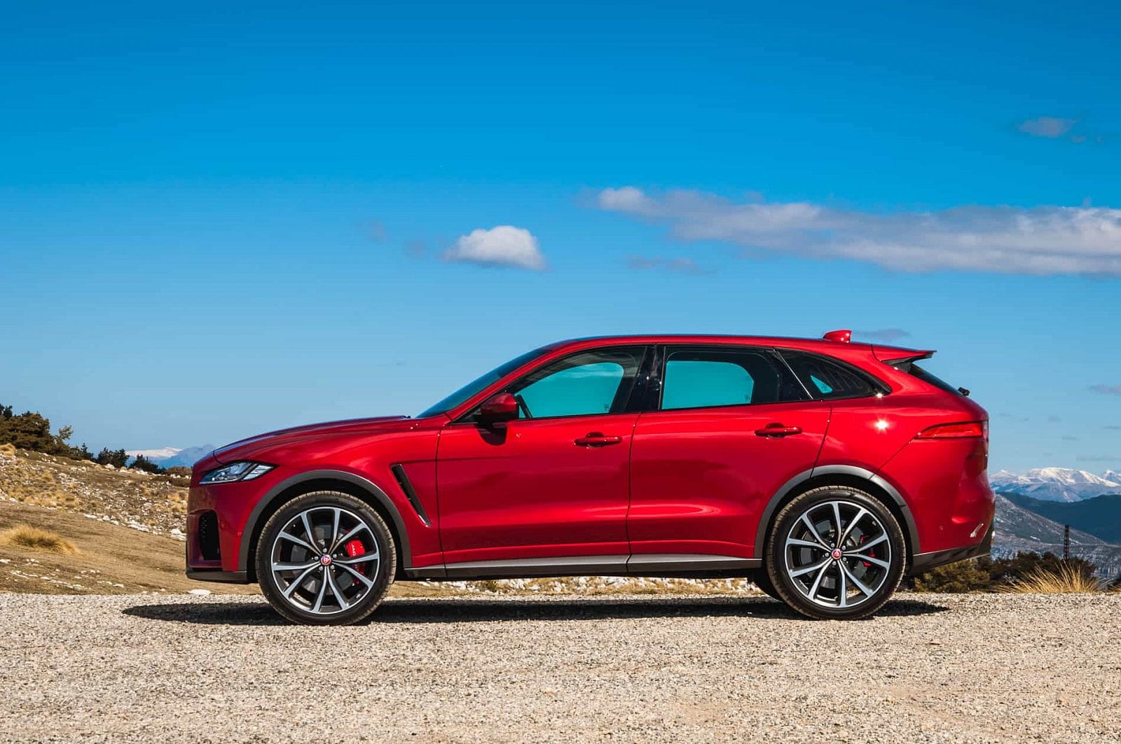 2019-04-jaguar-f-pace-svr-64.jpg