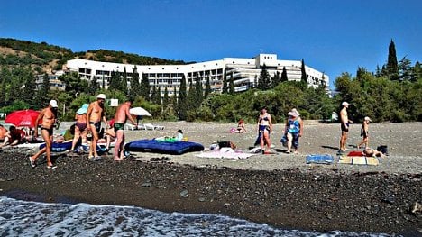 Náhledový obrázek - Vojáky na Krymu střídají turisté. Nic jiného jim nezbývá