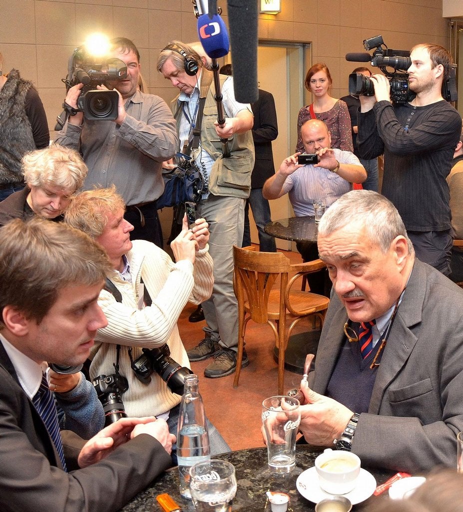 2016-01-prezidentskc3bd-duel-svedou-zeman-a-schwarzenberg.jpg