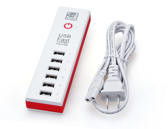 Zařízení s USB konektorem přibývá: mobily, čtečky, tablety a další potřebují energii z USB. Dát jim ji můžete pomocí tohoto zdroje, který je schopen dát do každé zdířky až 2 A.