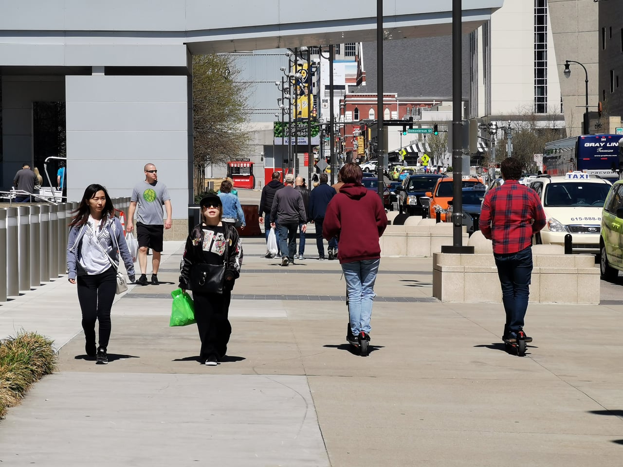„Boom“ se sdílenými elektrickými koloběžkami v USA