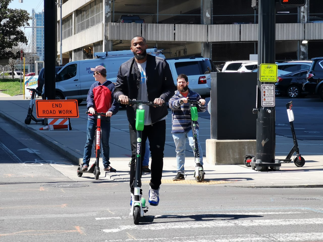 „Boom“ se sdílenými elektrickými koloběžkami v USA