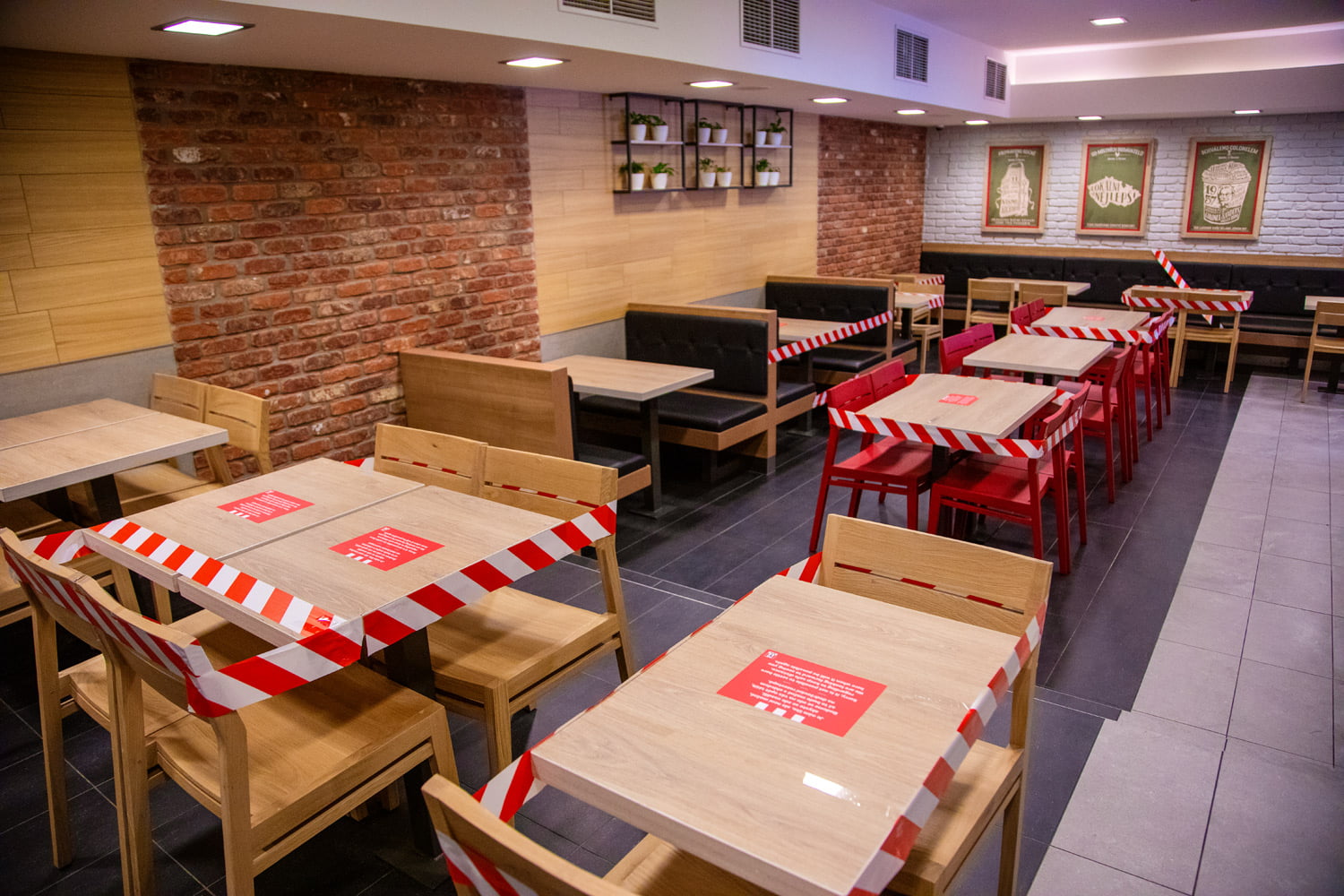 Přípravy na otevření restaurací KFC