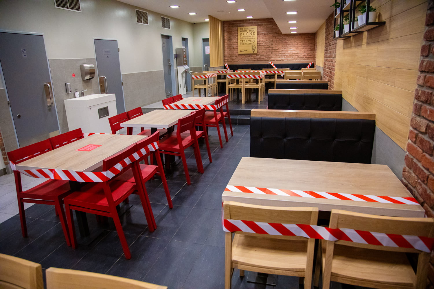 Přípravy na otevření restaurací KFC