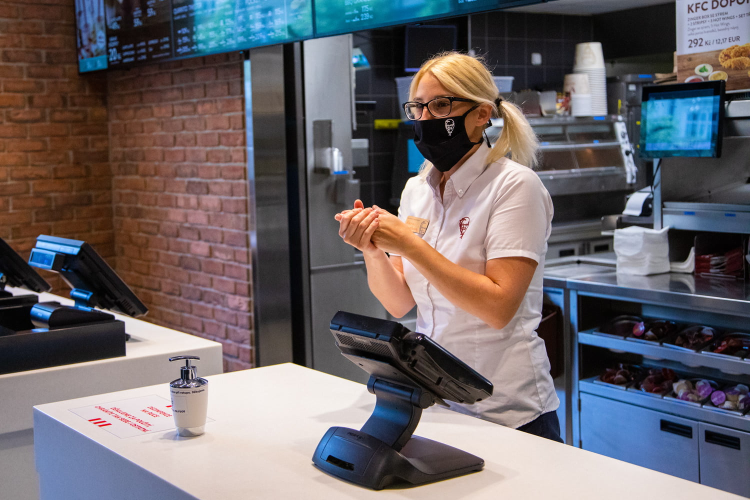 Přípravy na otevření restaurací KFC