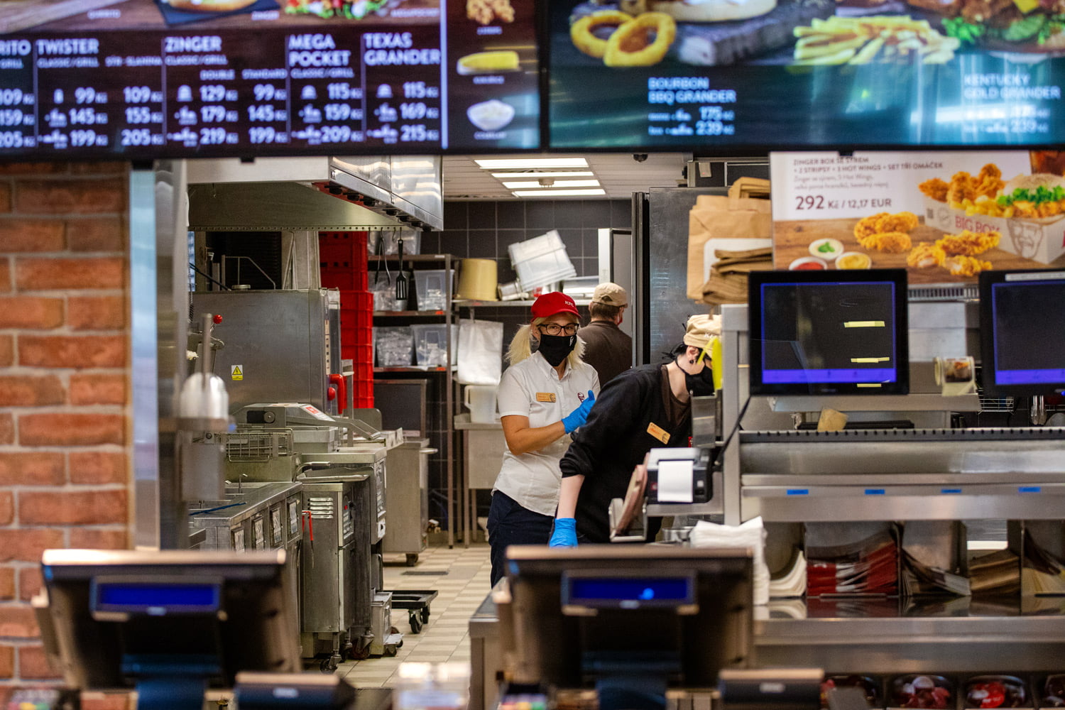 Přípravy na otevření restaurací KFC