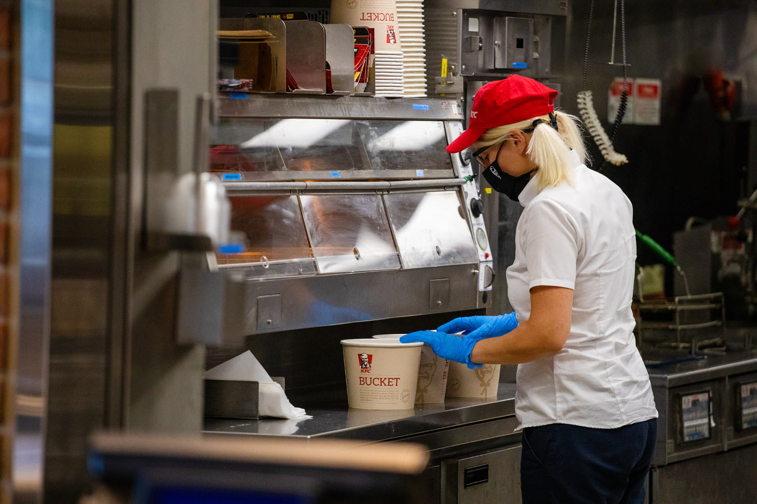 Přípravy na otevření restaurací KFC