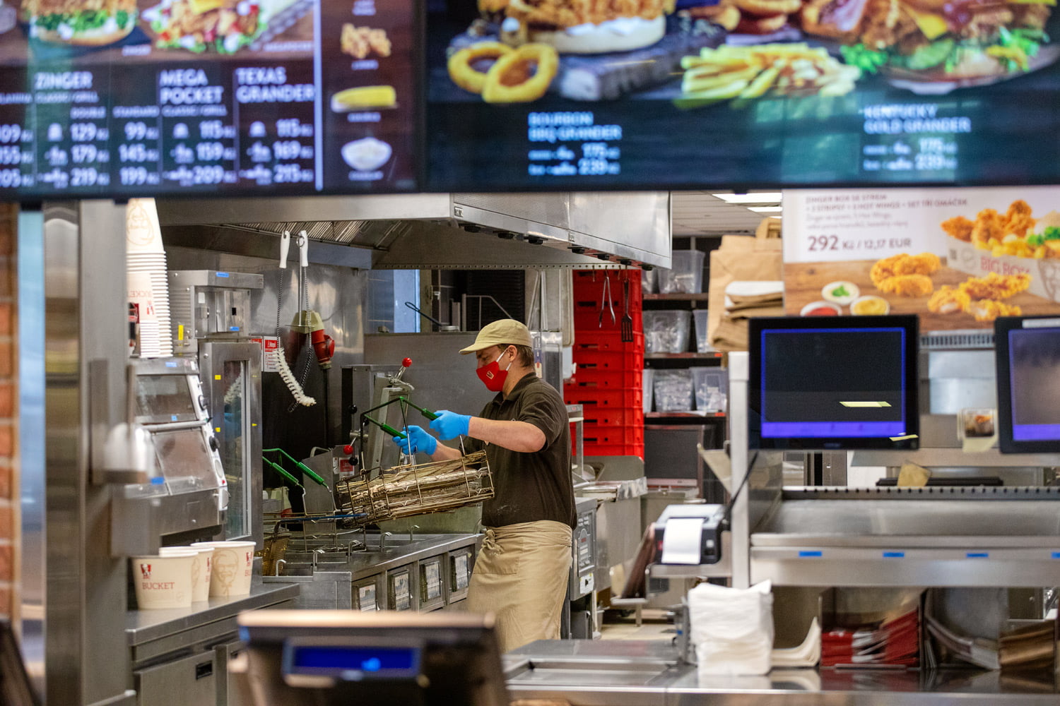Přípravy na otevření restaurací KFC