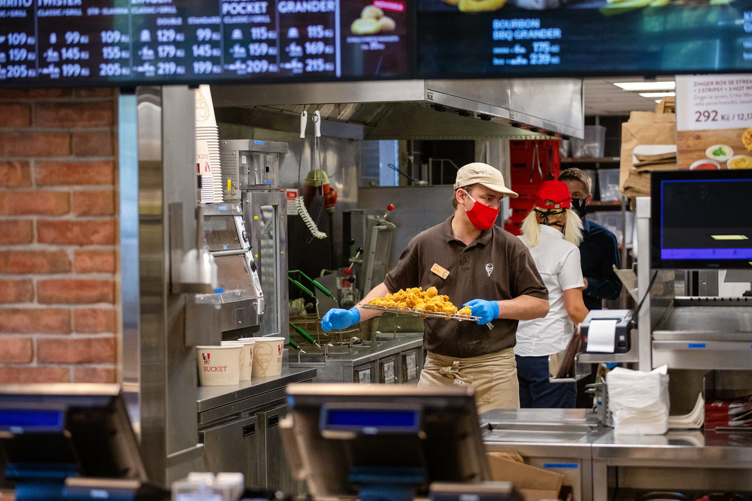 Přípravy na otevření restaurací KFC