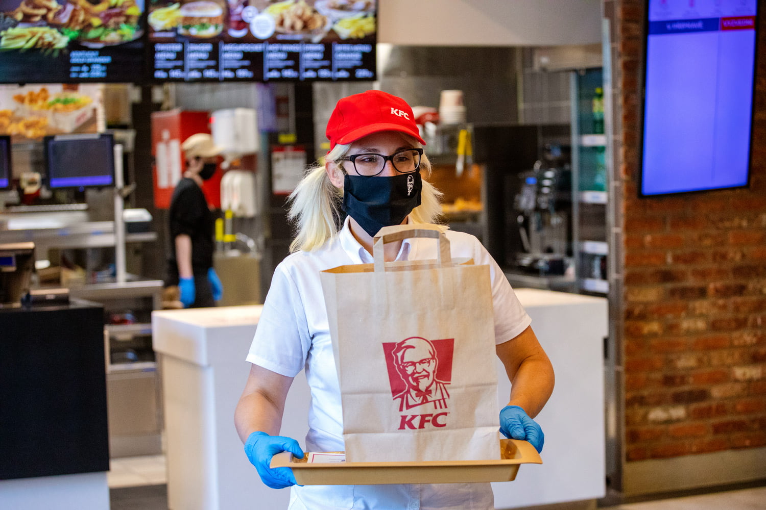 Přípravy na otevření restaurací KFC