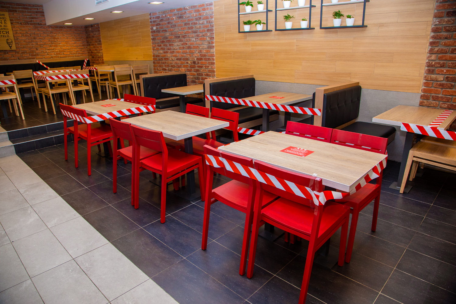 Přípravy na otevření restaurací KFC