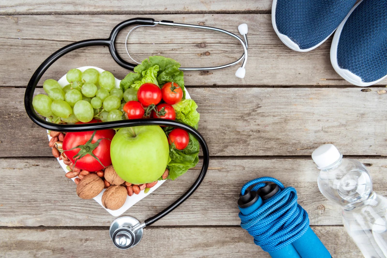 Nejlepší prevencí nádorů tlustého střeva a konečníku je zejména úprava jídelníčku a celé životosprávy. Vyvarujte se zejména tučných, slaných, smažených a průmyslově zpracovaných pokrmů. Jezte zdravě, hýbejte se a omezte alkohol.
