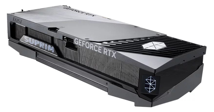 MSI GeForce RTX 5090 Suprim SOC. Jedna z karet, které k 12+4pinovému napájecímu konektoru přidávají teplovodivou podložku