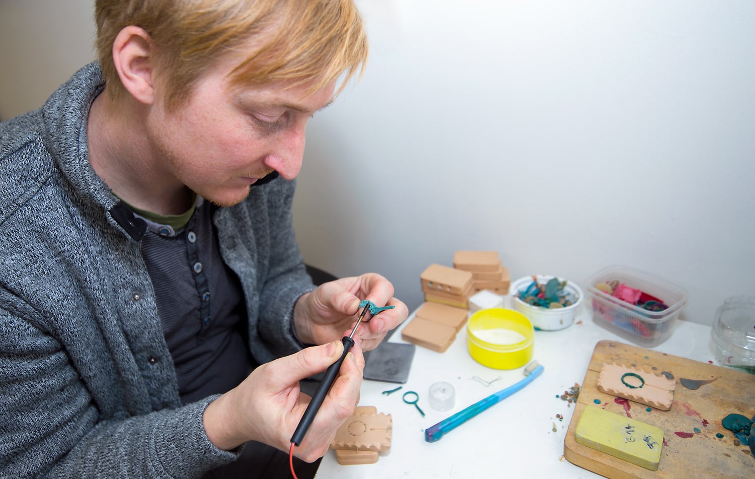 I prsten z drahého kovu má svůj gumový vzor.