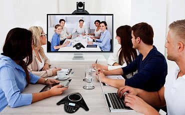 Umíte si představit podobný „vylepšený“ televizor umístěný v zasedací místnosti Ministerstva vnitra, nebo obrany?