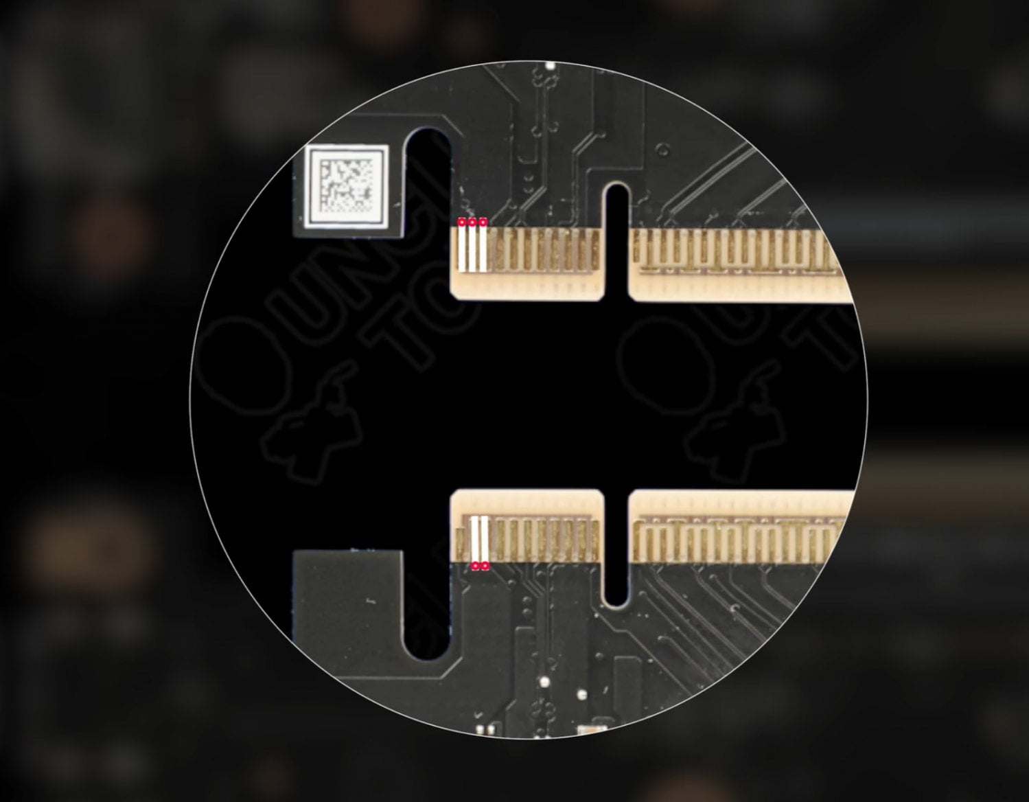 Posílené kontakty na konektoru karty