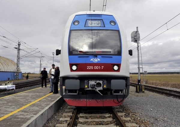 2016-01-elektrickc3a9-vlaky-c5a1koda-transportation-pro-fotbalov