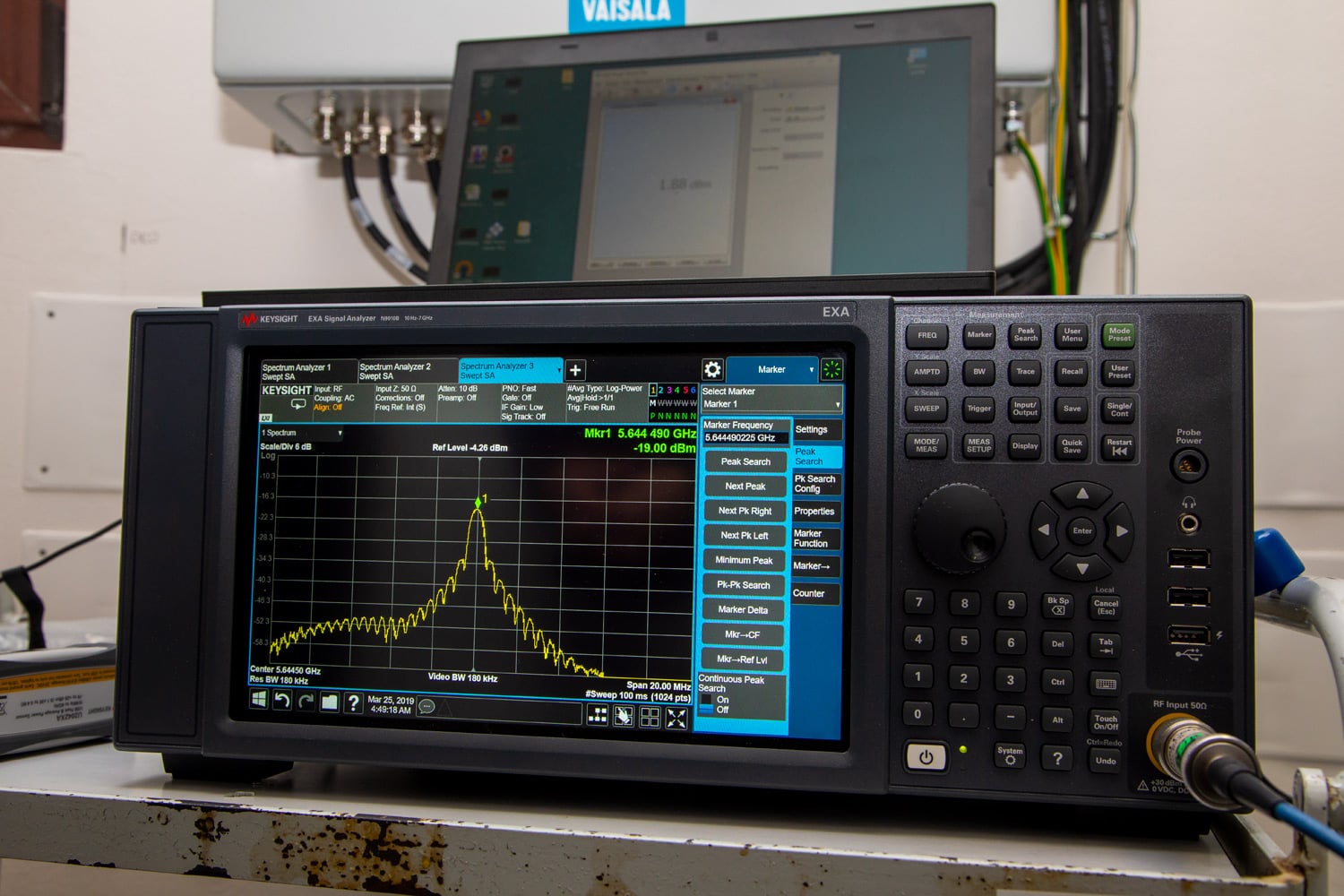 Určenou frekvenci je nutné držet dostatečně přesně, jinak přijde pokuta od ČTÚ.