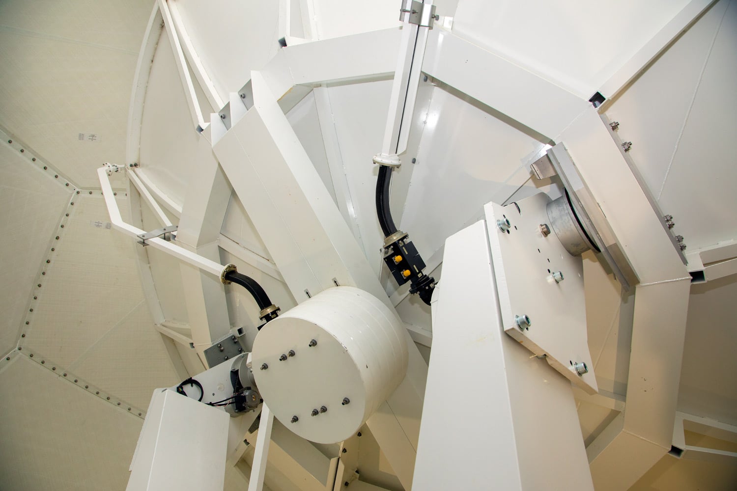 Uchycení pětimetrové antény.