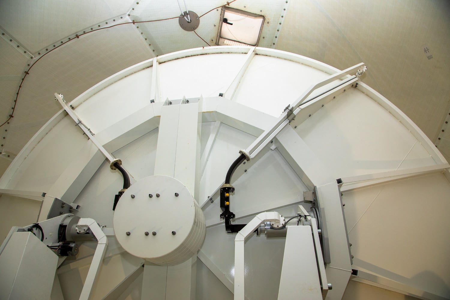 Rozvod vlnovodů k zářiči.