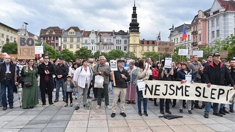 Náhledový obrázek - Tisíce lidí v celém Česku opět demonstrovaly proti Babišovi a za nezávislou justici