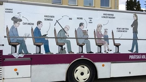 Náhledový obrázek - Nečasová žaluje Piráty kvůli motivu na "vězeňském autobusu"