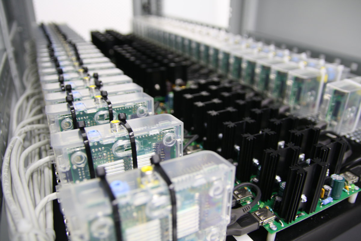 Český housing pro Raspberry Pi