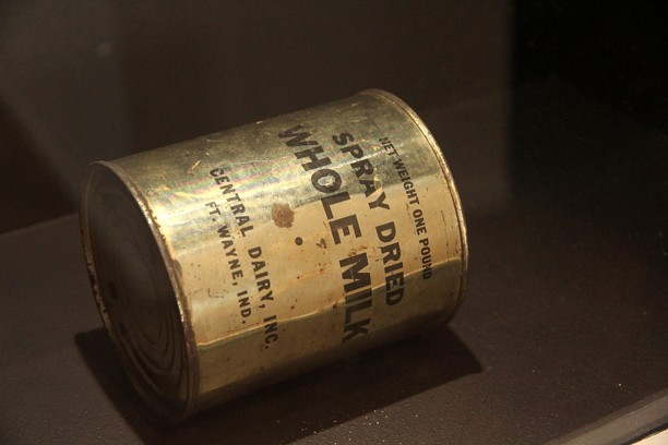 Plechovka „UNRRA“ se sušeným mlékem z roku 1945