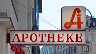 Detail nápisu lékárny v Rakousku