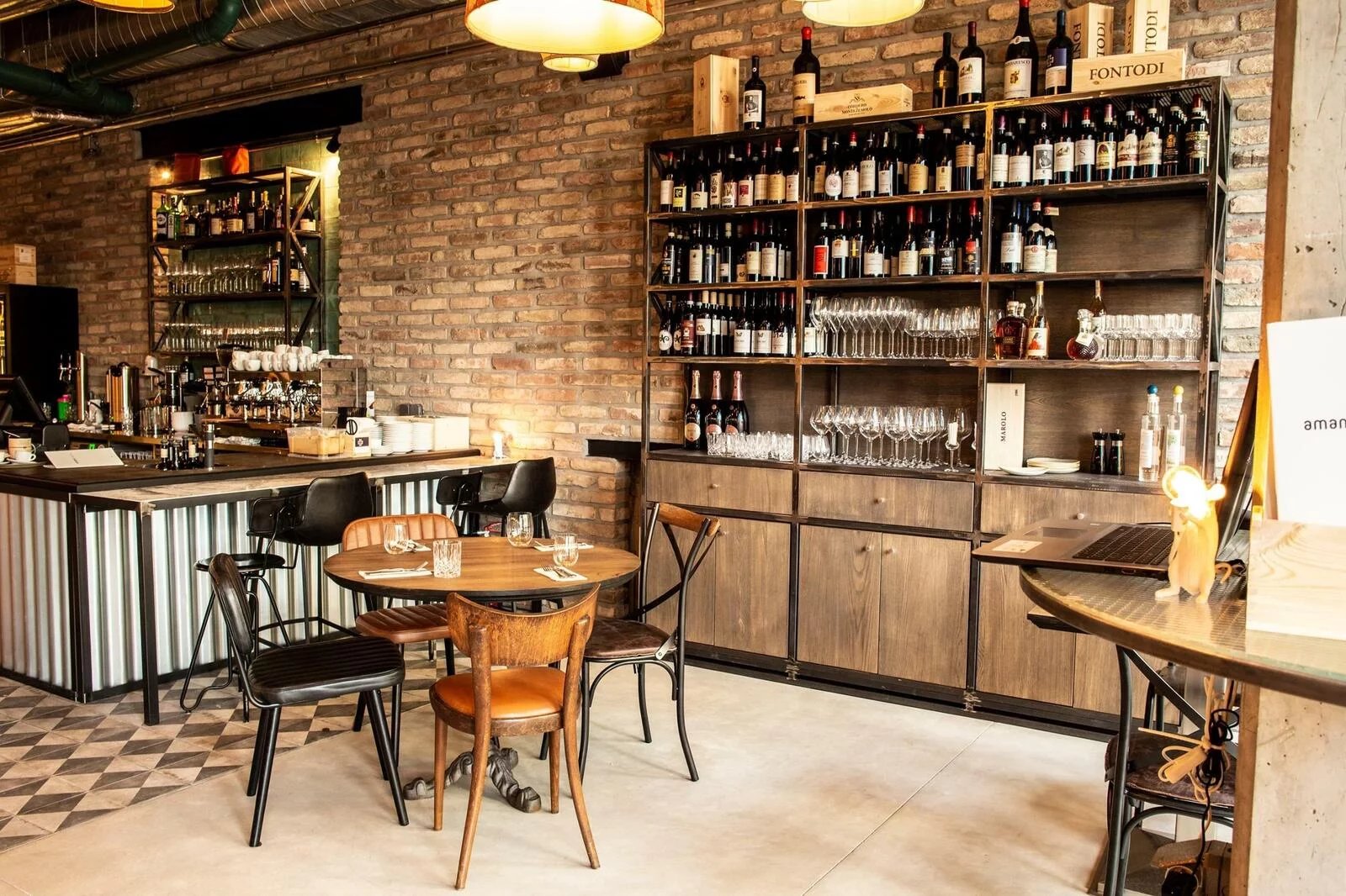 Pražská restaurace Amano se zaměřuje na italskou kuchyni a letos na jaře to u hostů vyhrála.