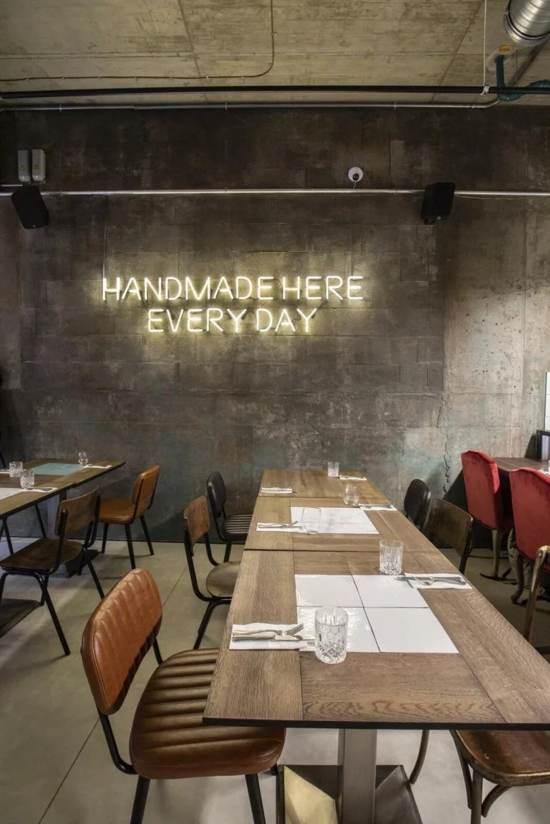 Pražská restaurace Amano se zaměřuje na italskou kuchyni a letos na jaře to u hostů vyhrála.