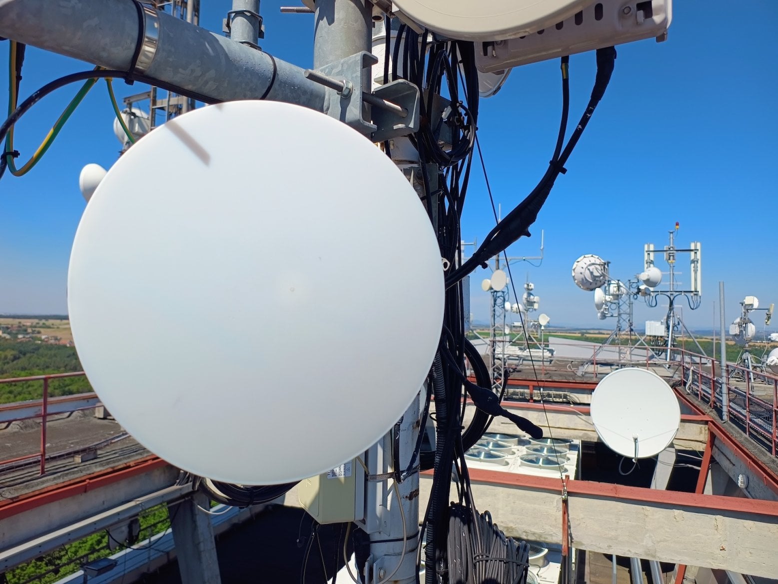 VanCo.cz a bezdrátový gigabitový internet v Praze (26 GHz)