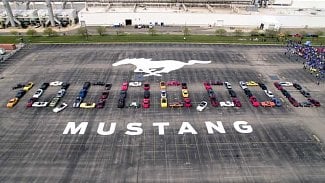 Náhledový obrázek - Ford slaví 10 milionů vyrobených Mustangů. Připomeňte si, jak se Mustang měnil v čase