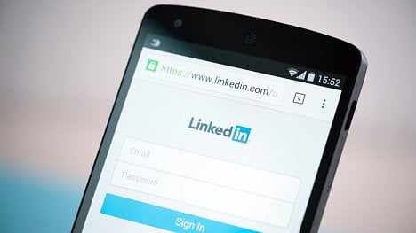 Náhledový obrázek - Máme přes miliardu uživatelů, hlásí profesní síť LinkedIn. Pro placené účty přidává funkce pro lepší hledání práce