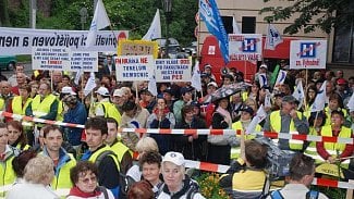 Náhledový obrázek - Prahou prošlo asi 1000 lidí, protestovali proti umělým potratům