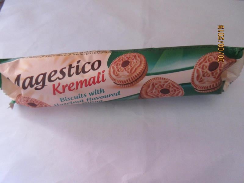 Nebezpečné potraviny - Magestico Kremali (Slepované sušenky s náplní s lískooříškovou příchutí). Ve výrobku byla zjištěna přítomnost alergenu - arašídů, který nebyl uveden na obale.