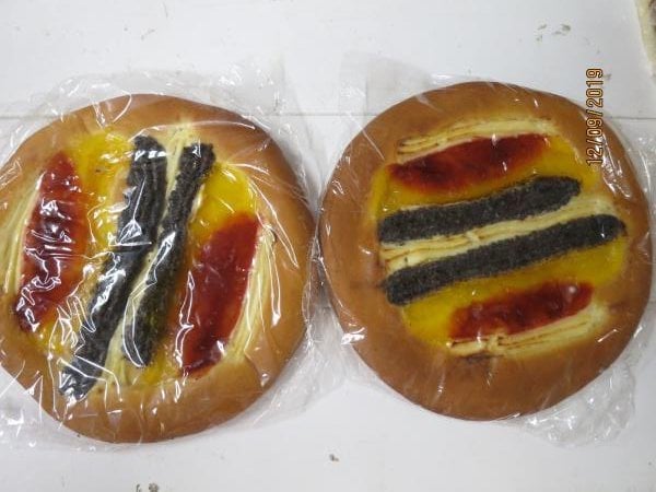 Nebezpečné potraviny -  Hang Nguyen Quang, Most, různé druhy koláčů. Na povrchu výrobků byla patrná plíseň viditelná pouhým okem. Výrobky měly prošlé datum minimální trvanlivosti.