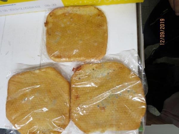 Nebezpečné potraviny -  Hang Nguyen Quang, Most, různé druhy koláčů. Na povrchu výrobků byla patrná plíseň viditelná pouhým okem. Výrobky měly prošlé datum minimální trvanlivosti.