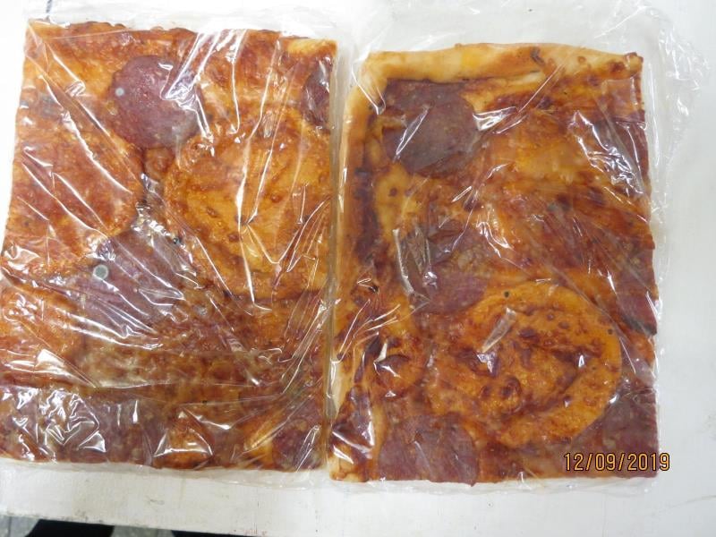 Nebezpečné potraviny -  Hang Nguyen Quang, Most, mini pizza. Na povrchu výrobků byla patrná plíseň viditelná pouhým okem. Výrobky měly prošlé datum minimální trvanlivosti.