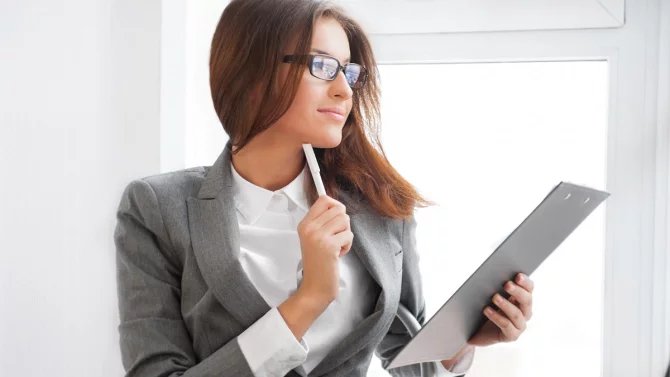 25.7.24 2*/žena, dokument, papír, podnikatelka, list, zápis