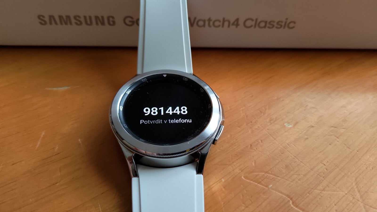 Samsung Galaxy Watch 4. Párování s mobilem. (14. 12. 2021)