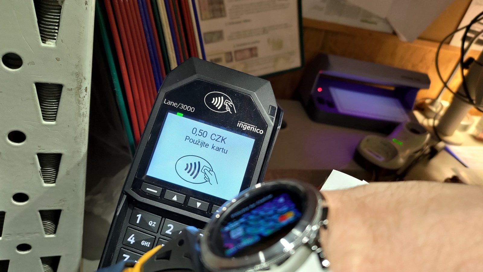 Samsung Galaxy Watch 4. Platba kreditní kartou Mastercard od Raiffeisenbank. (14. 12. 2021)