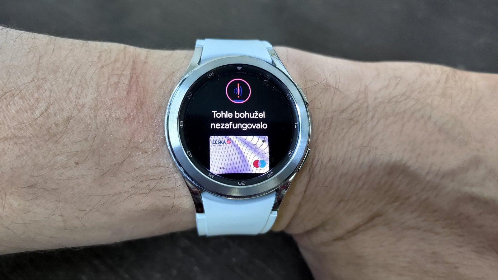 Samsung Galaxy Watch 4. Platební karty Maestro nelze použít v Google Pay přes hodinky (přes mobil ano). (14. 12. 2021)