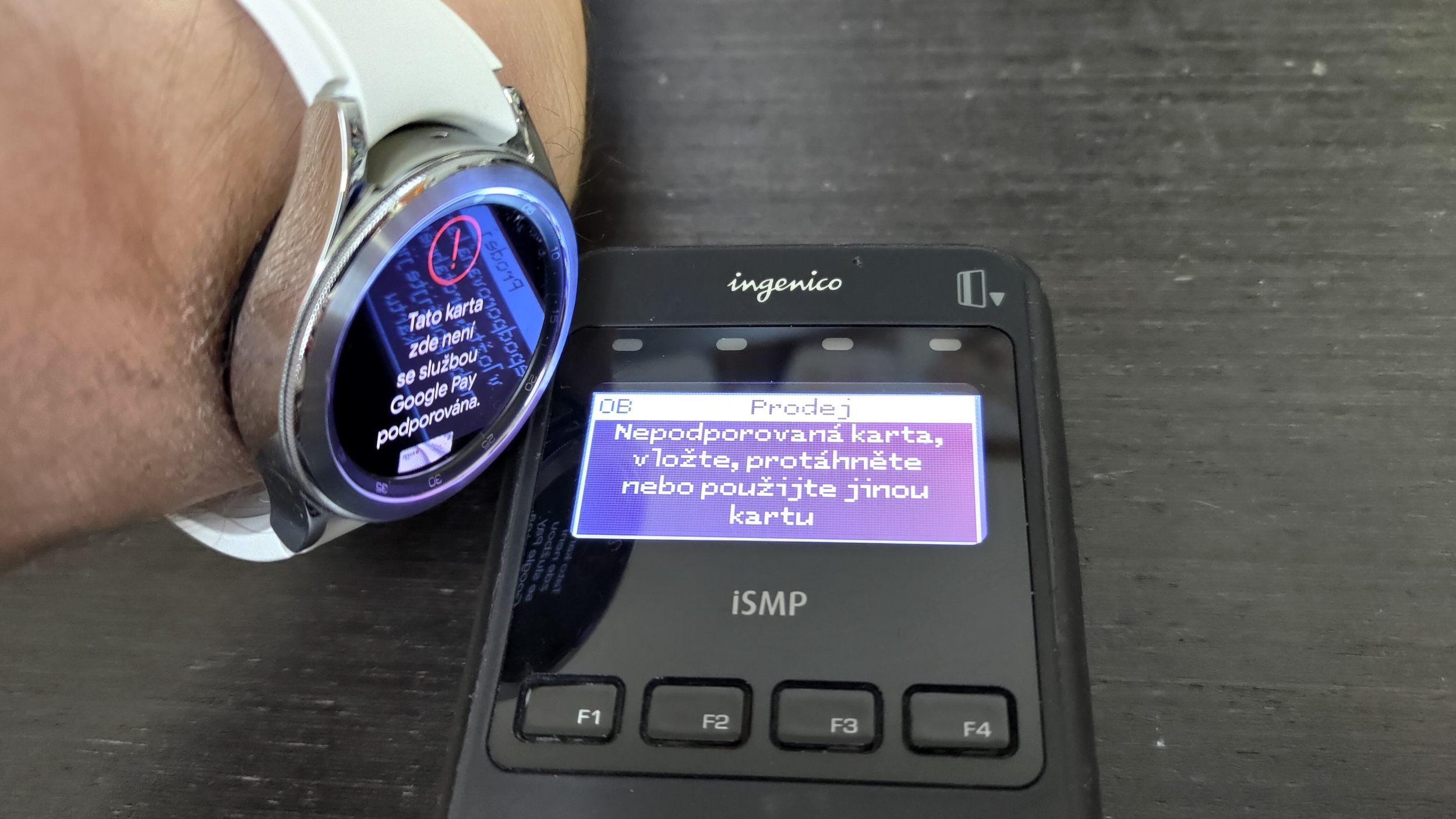 Samsung Galaxy Watch 4. Platební karty Maestro nelze použít v Google Pay přes hodinky (přes mobil ano). (14. 12. 2021)