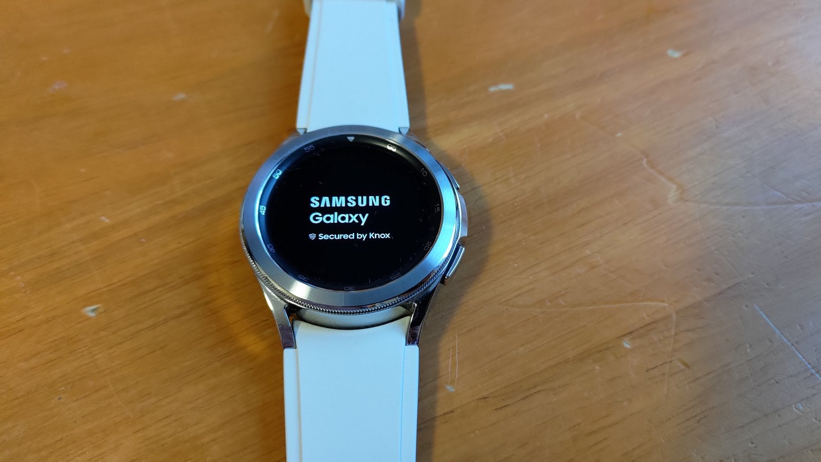 Samsung Galaxy Watch 4. Spuštění hodinek. (14. 12. 2021)