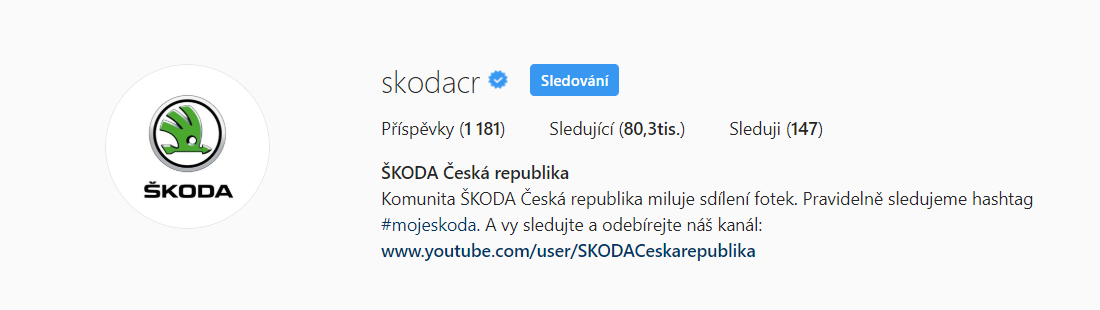 Škoda odkazuje na svůj YouTube kanál a využívá v biu vlastní hashtagy.