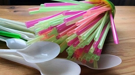 Náhledový obrázek - Stop plastům. Země EU se dohodly na zákazu výrobků, podle ekologů ale byly málo razantní